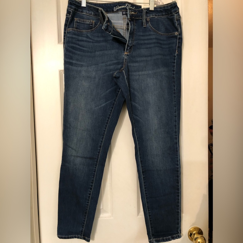 Universal Threads Womens mid rise jeggings…NWT…size 14 short…
